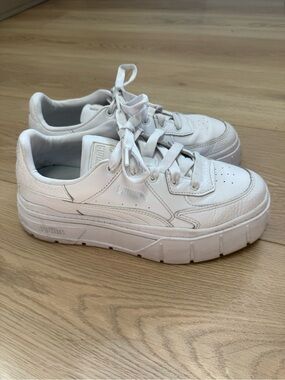 PUMA Mayze Stack Platform
Lace Up Womens White Sneakers Casual Shoes Size 10